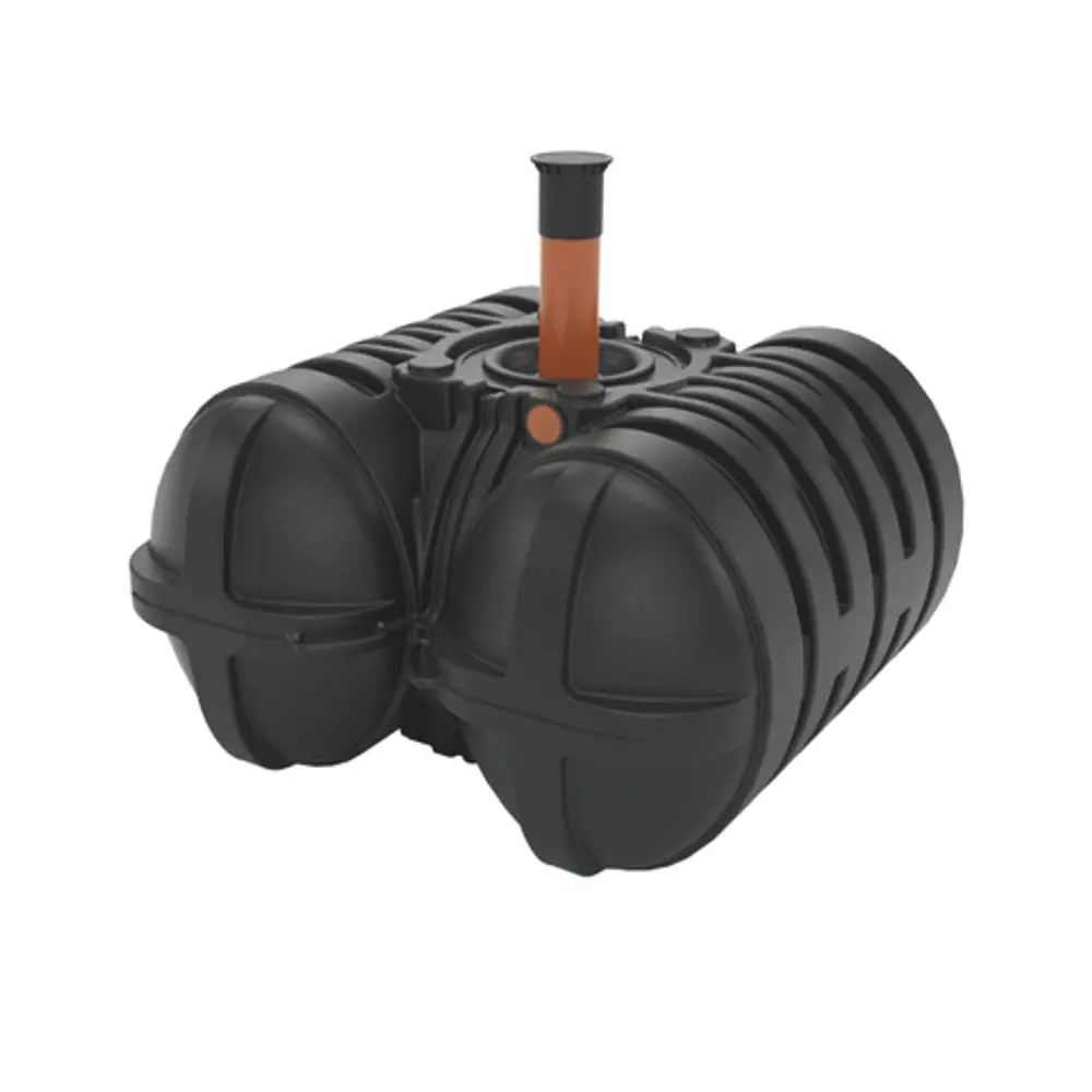 Schwarzer Abwassertank mit zwei Kammern und mittigem Anschlussrohr. Das Produkt stammt von Roth und ist für die Sammlung von Abwasser konzipiert.